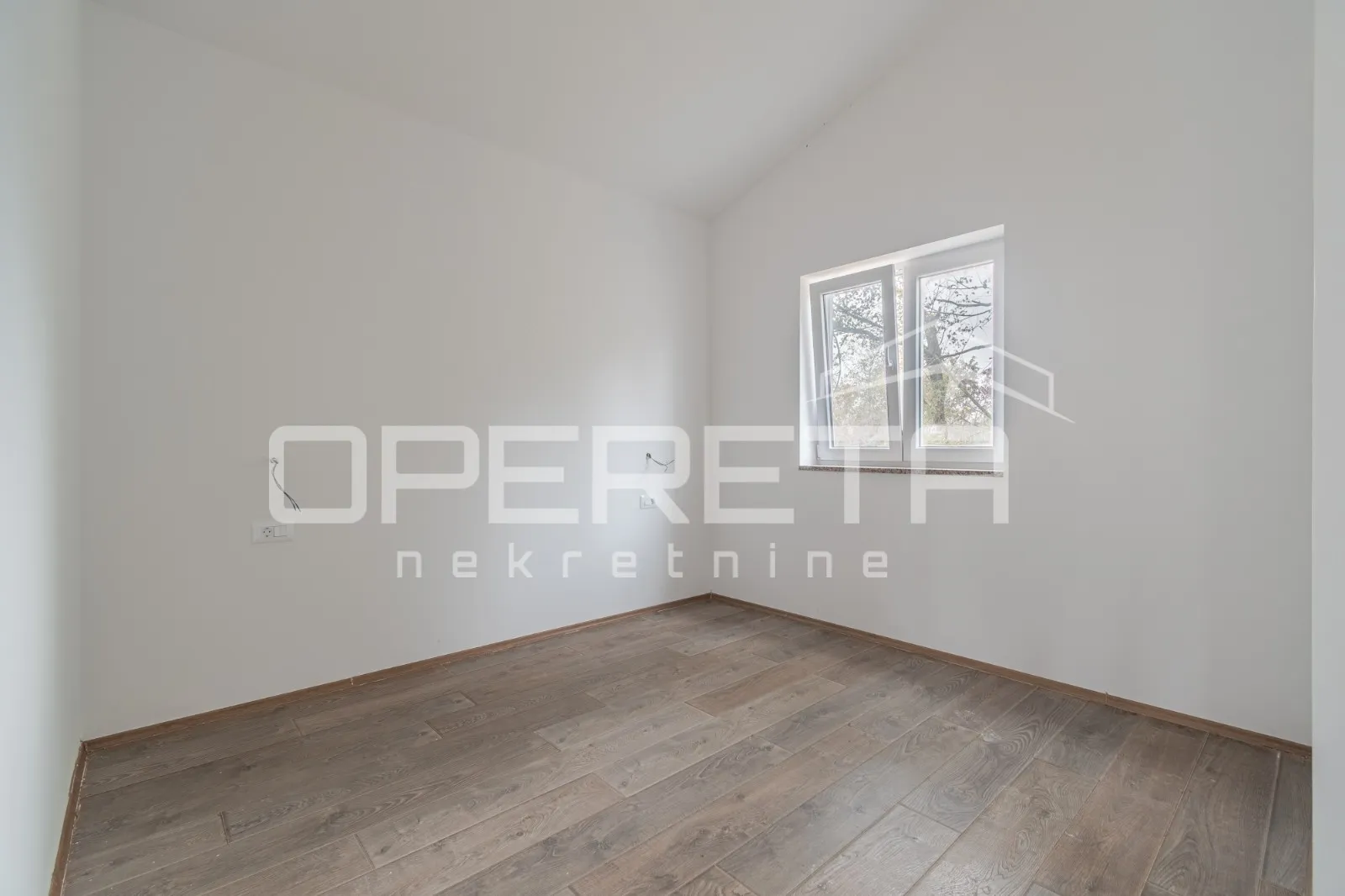 prizemnica 70m2 s bazenom i dvorištem - svetvinčenat - slika 10