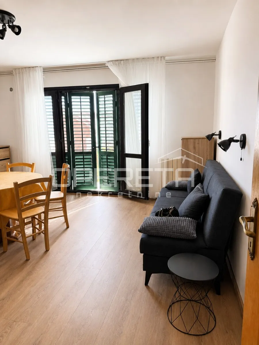 .stan 90 m² s 3 sobe, terasom i parking mjestom - slika 3