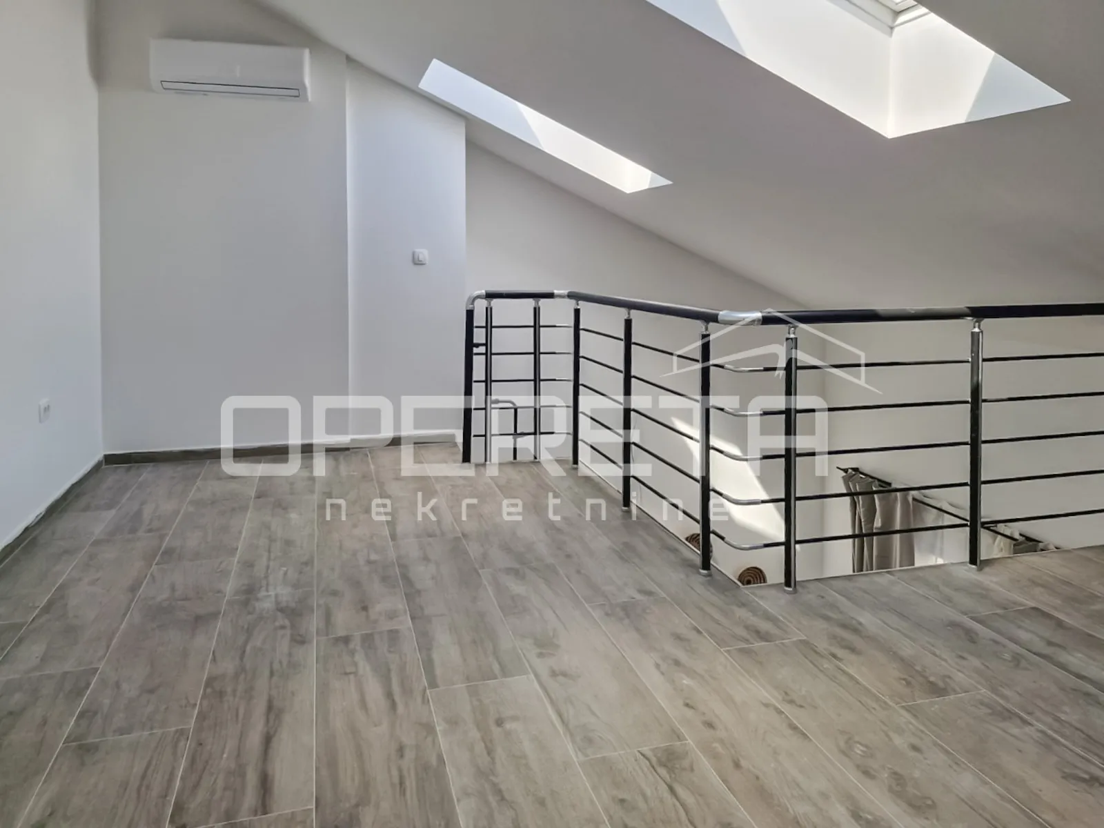 moderan stan s galerijom, vrtom i parkingom, korčula - slika 15