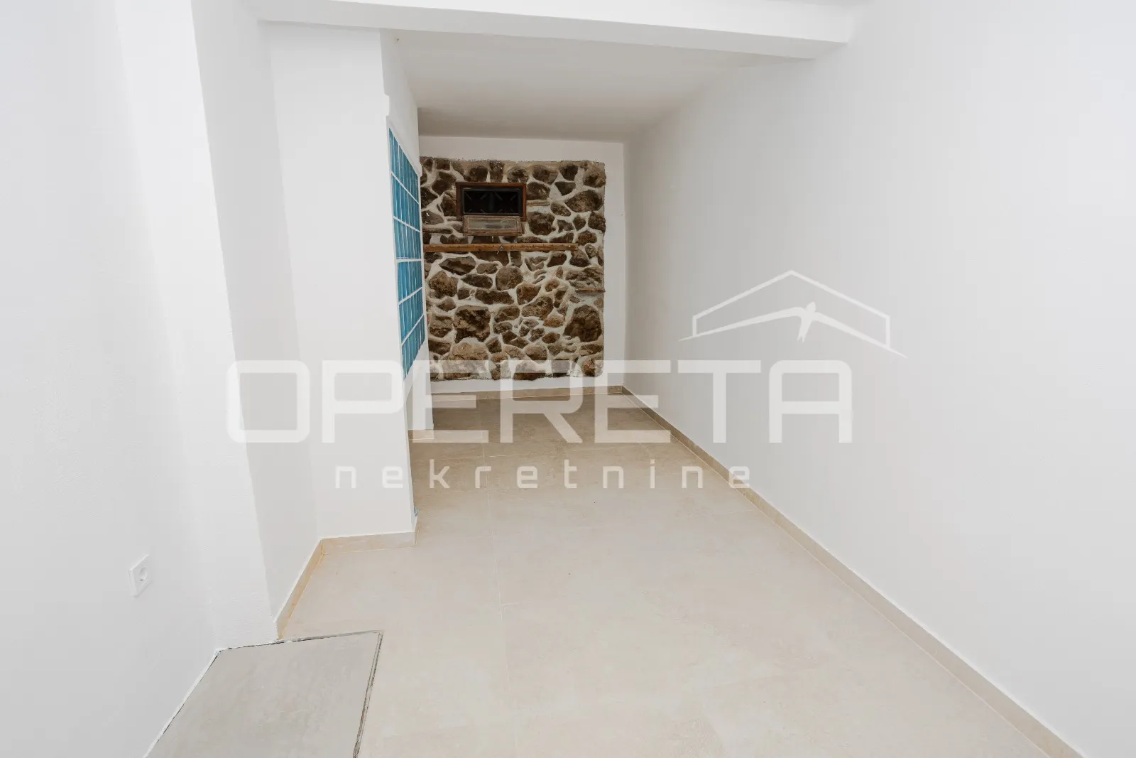 stara novalja - 6 etažiranih apartmana prvi red do mora - slika 24