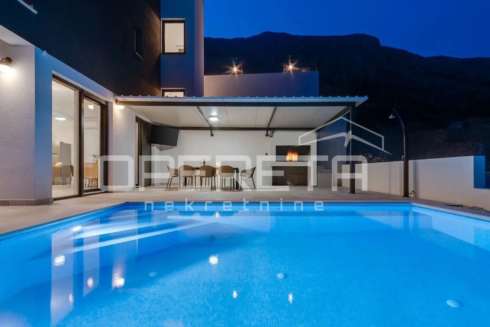 moderna vila s otvorenim pogledom na more, povišena lokaciji uz omiš - slika 16
