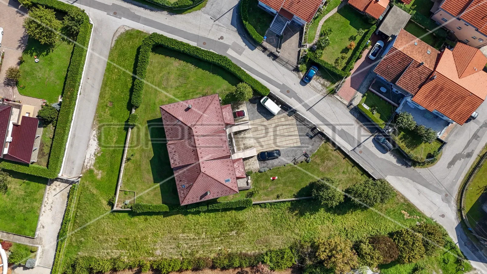 kvalitetna kuća s 4 stana i 2 garaže na velikoj parceli, sesvete - slika 3