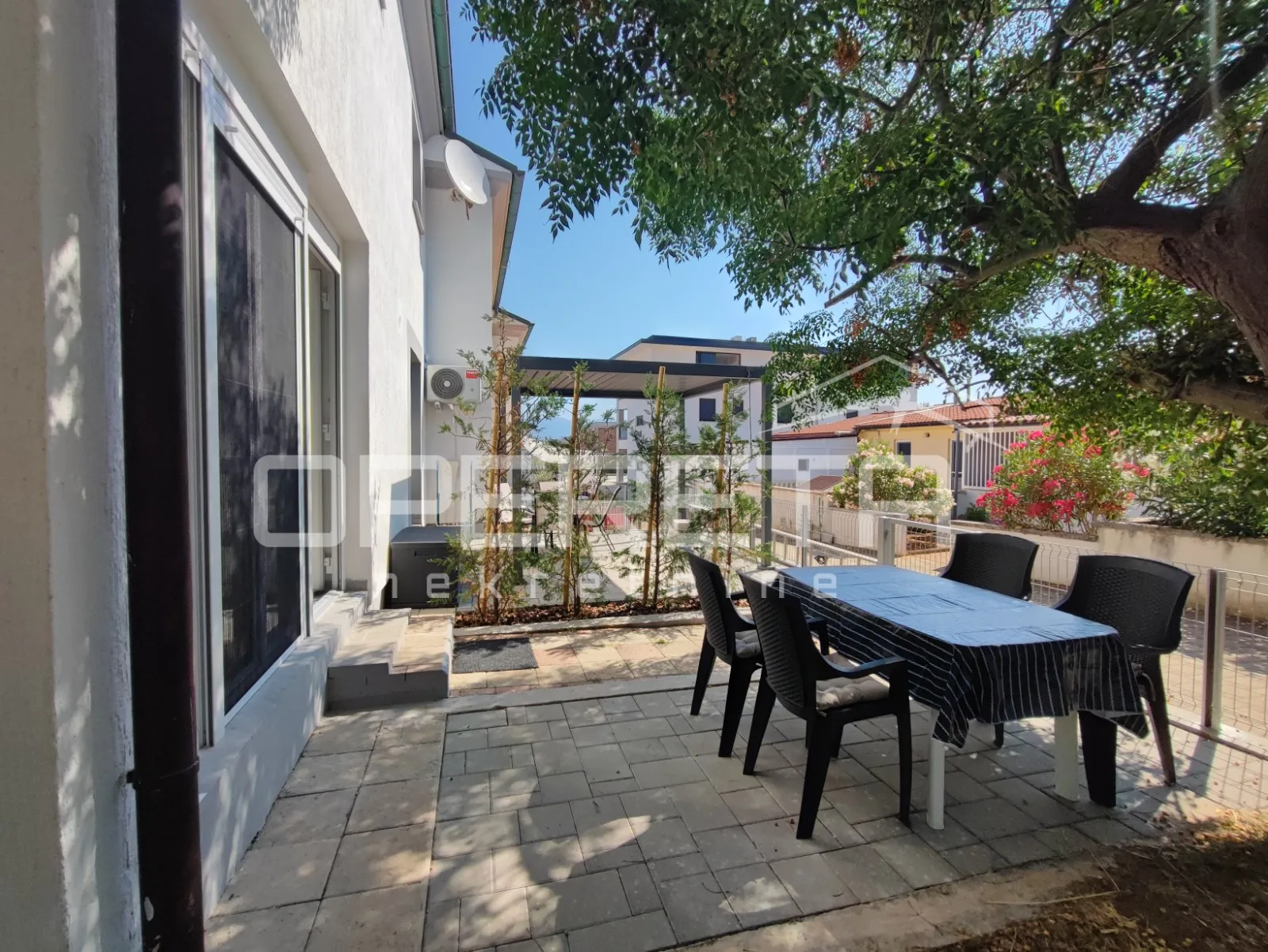stan 77 m2, dva odvojena apartmana, 100 m do plaže, vir, zadar - slika 20