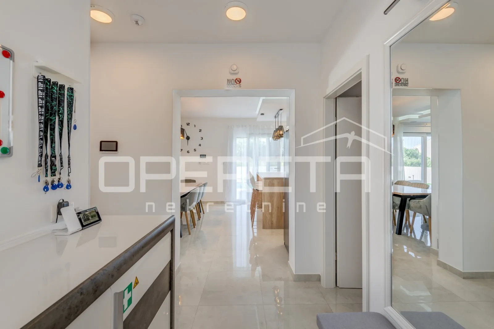 novoizgrađena moderna vila s garažom i bazenom, kaštel novi - slika 10