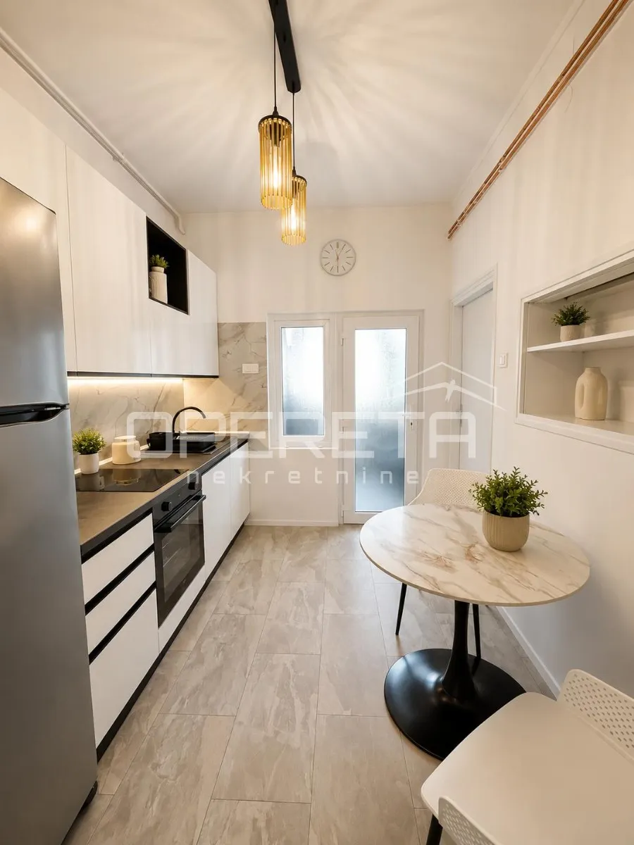 eksluzivan najam - moderno uređen i namješten stan (50m2 )u samom centru grada - slika 8