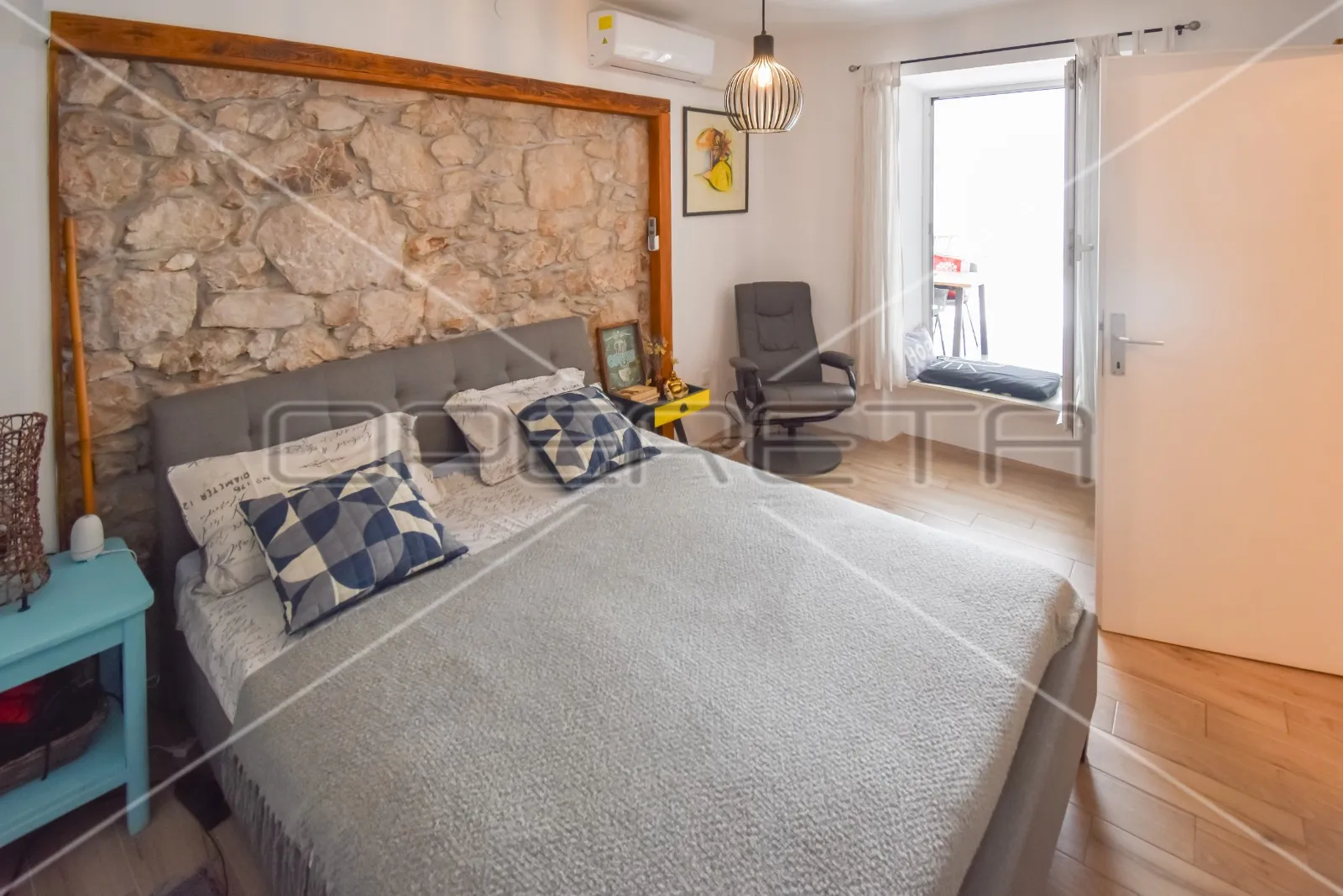 novouređena kuća s 3 stana, šibenik- centar - slika 12