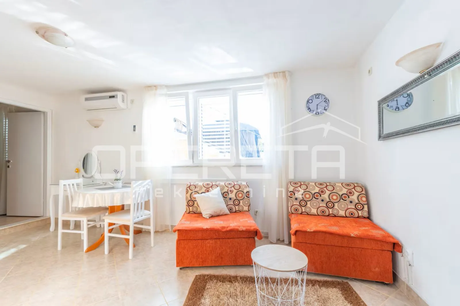 kuća s bazenom i apartmanima u mirnom dijelu rogoznice - slika 12