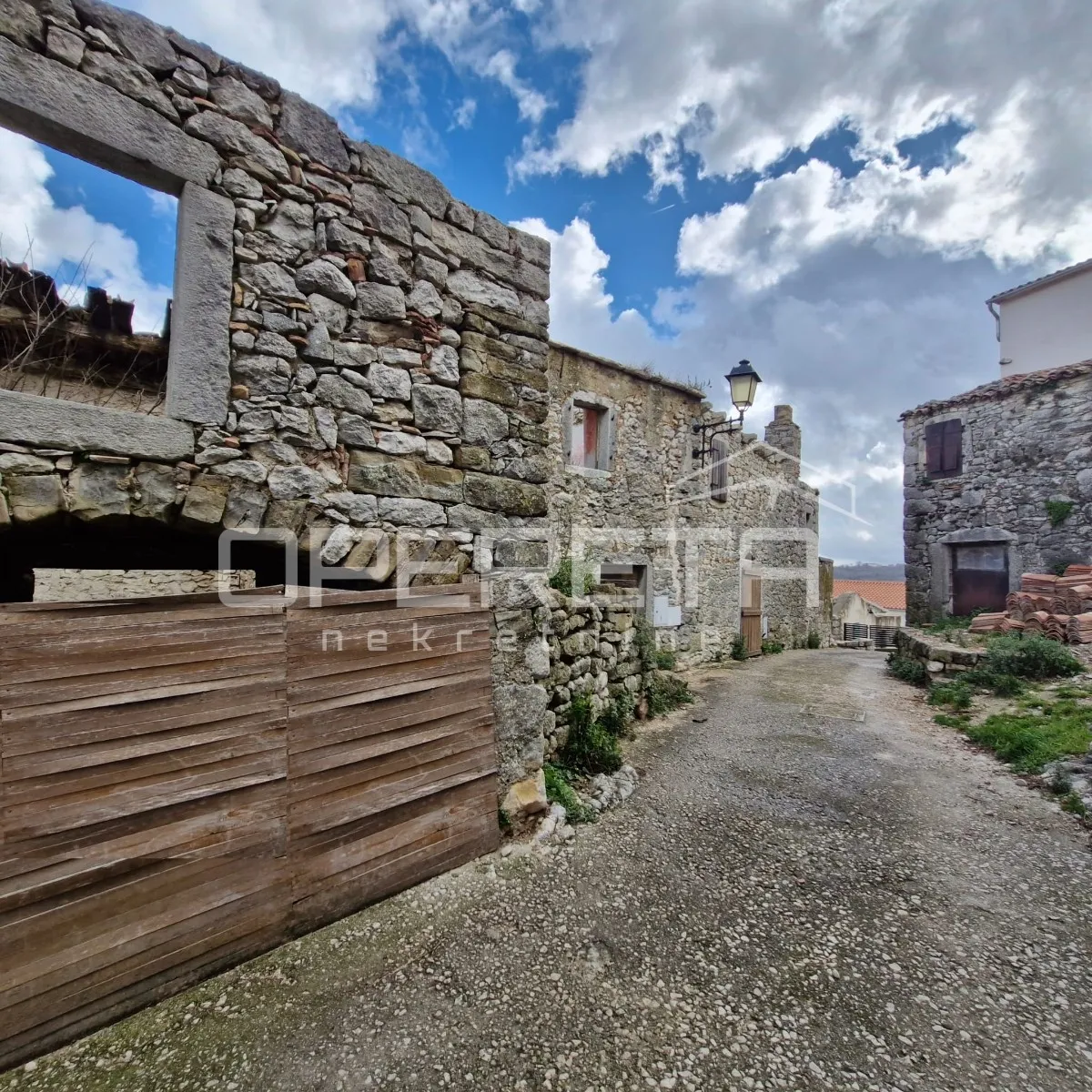 tri kuće u nizu za renovaciju na izvrsnoj lokaciji s panoramskim pogledom - slika 9