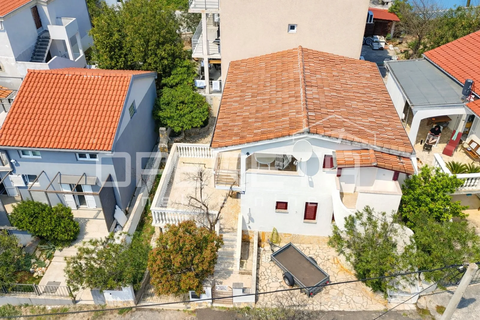 kuća s dva stana, garažom i 3 min od mora, rovanjska, 144 m2 - slika 25