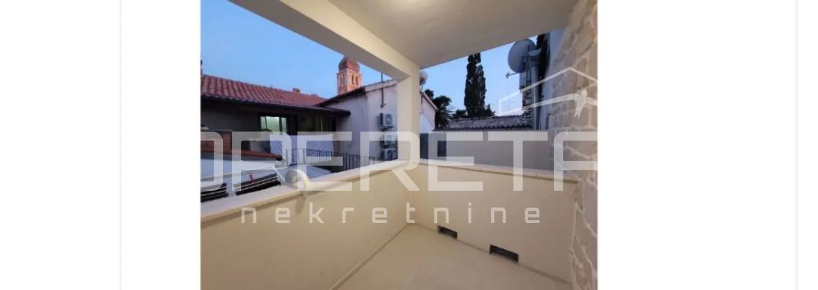 rab, stari grad, renovirana kamena kuća s terasom - slika 2