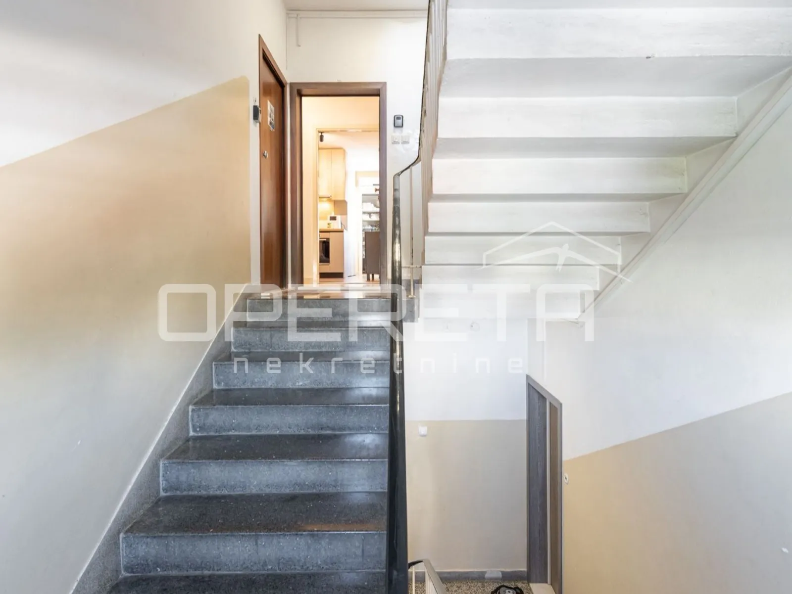 split centar (dobri) – 2 apartmana u jednom stanu / vrhunska investicija u srcu - slika 26