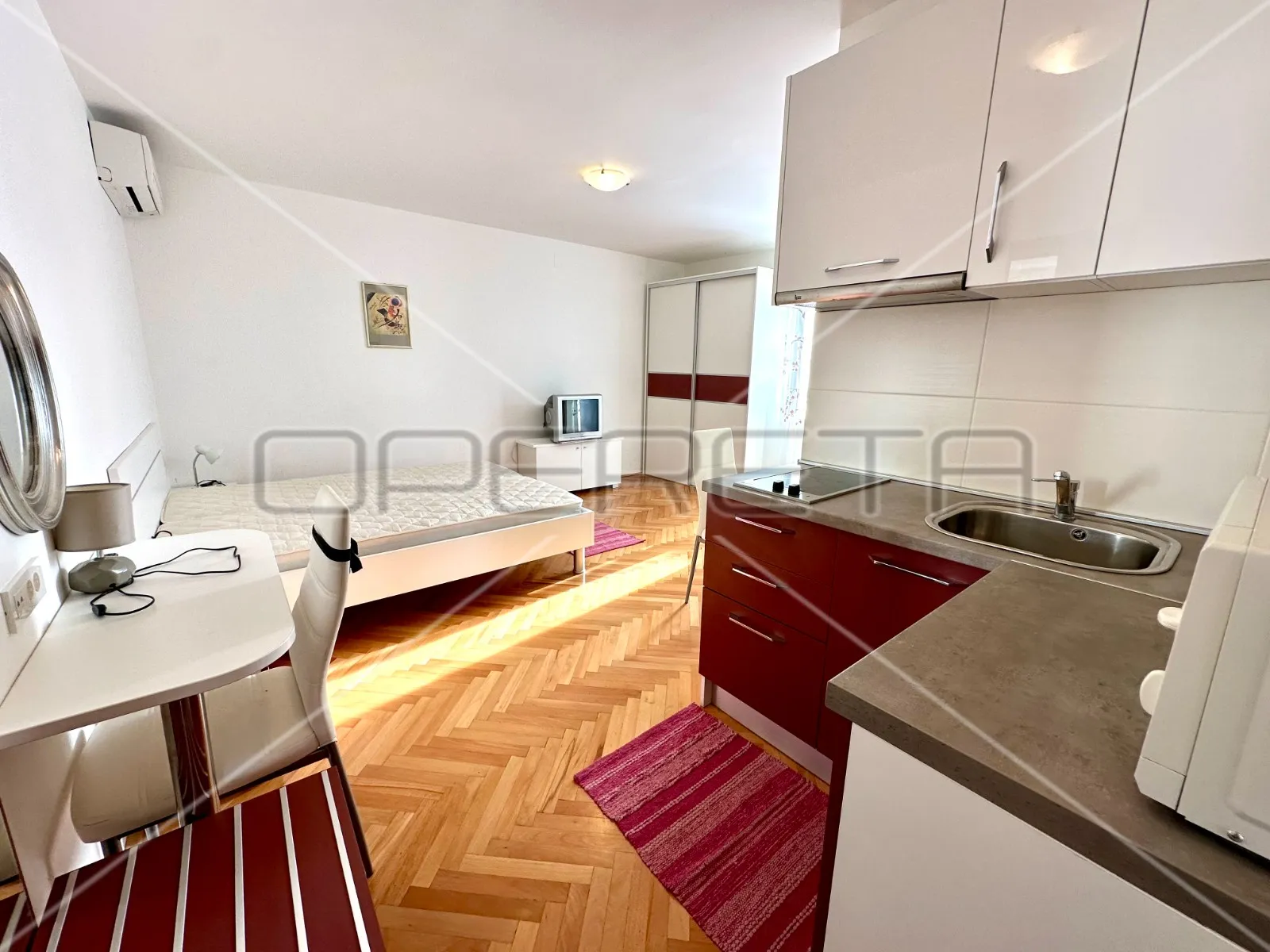 kuća na 80 m od mora sa 6 stanova, tisno, 350 m2 - slika 13