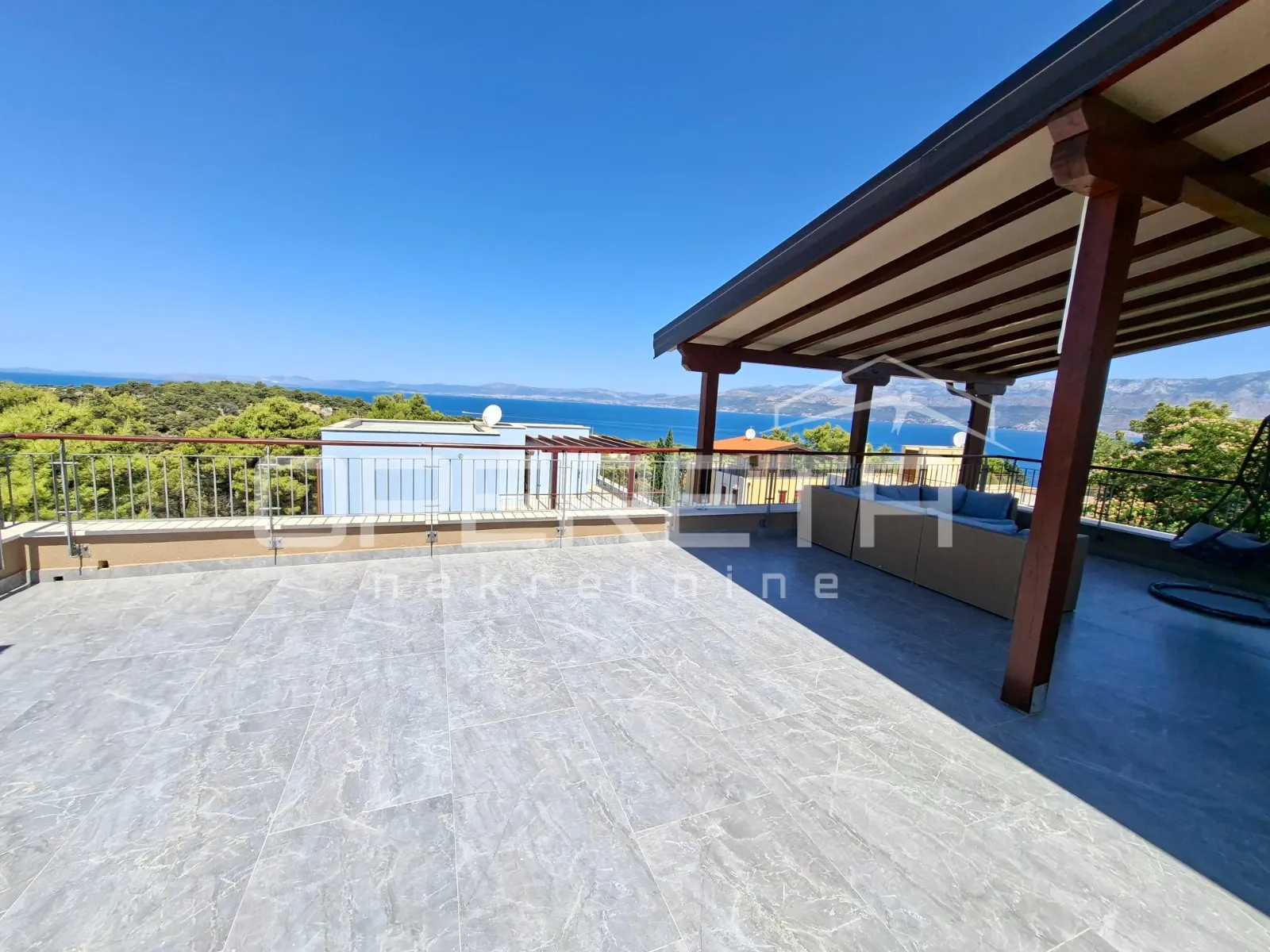 *** splitska, brač - ekskluzivna villa s panoramskim pogledom na more *** - slika 4
