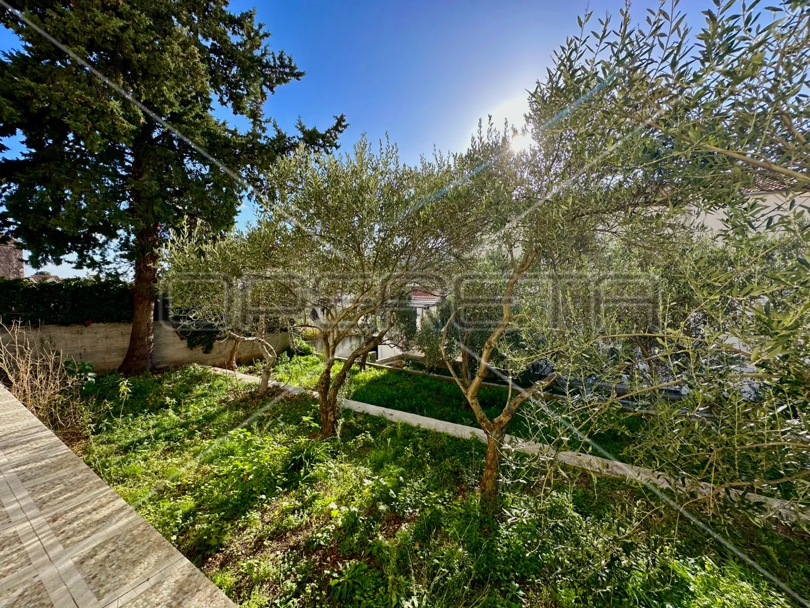 kuća na 80 m od mora sa 6 stanova, tisno, 350 m2 - slika 31