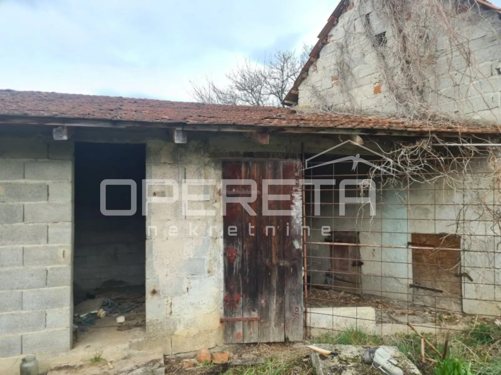 kuća s okućnicom i dodatnim objektom u mirnom donjem kućanu - slika 6
