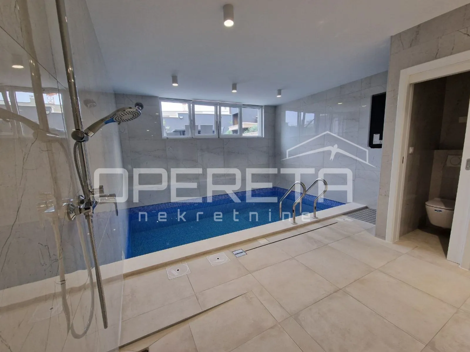 luksuzna vila u medulinu: spa centar, infinity bazen i savršen pogled - slika 11