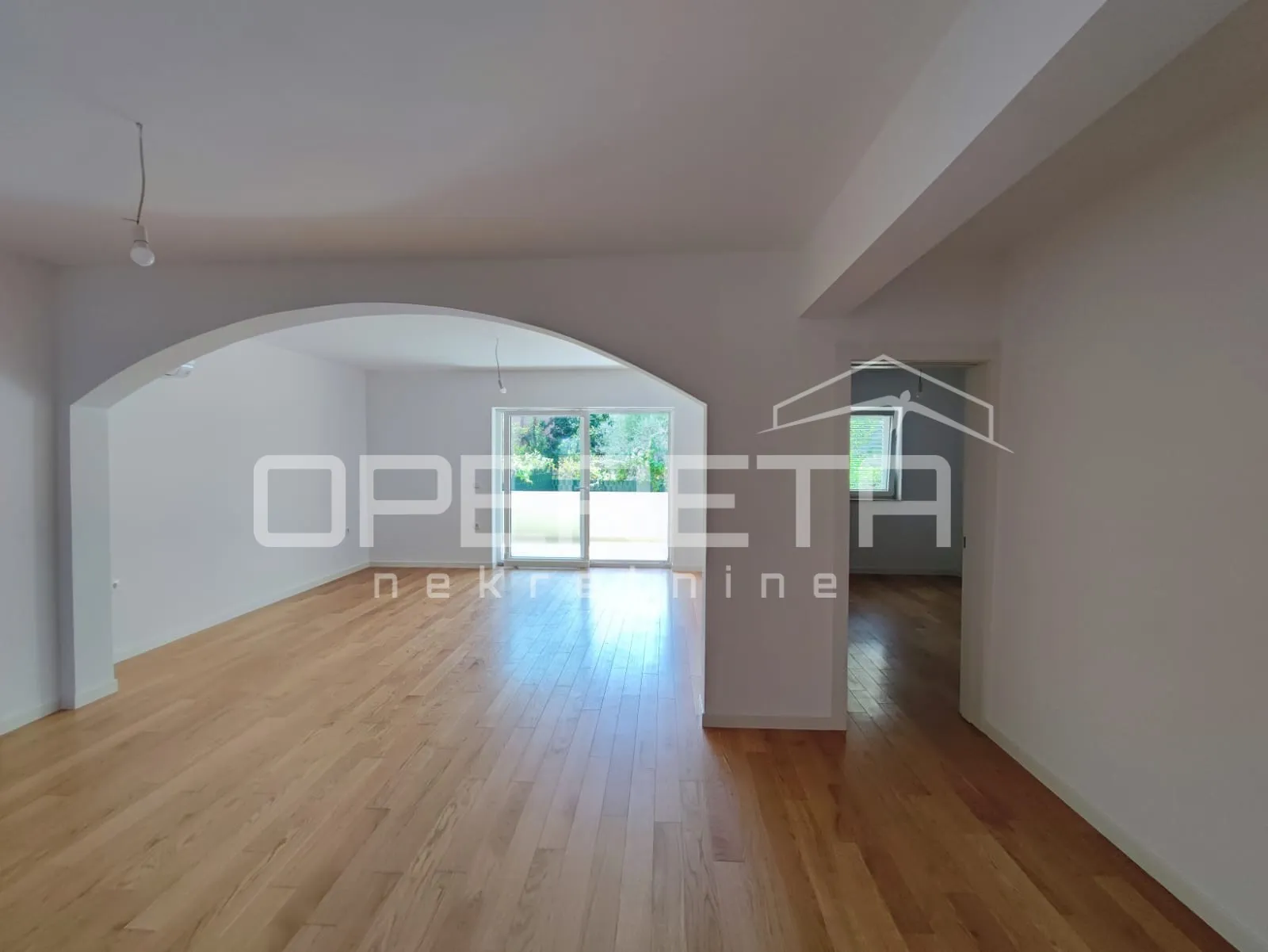 novogradnja, 2s stan 75 m2 sa poslovnim prostorom 30 m2, vrt i garaža - slika 2