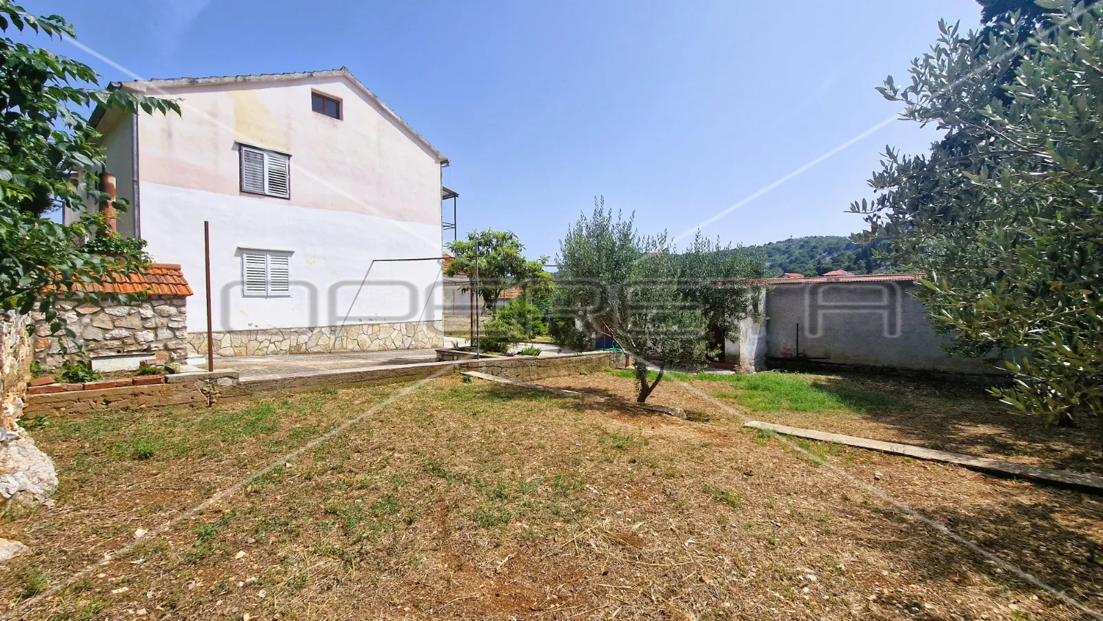 kuća s 4 apartmana, pogled na more, garaža, dvorište, tisno, 290 m2 - slika 8