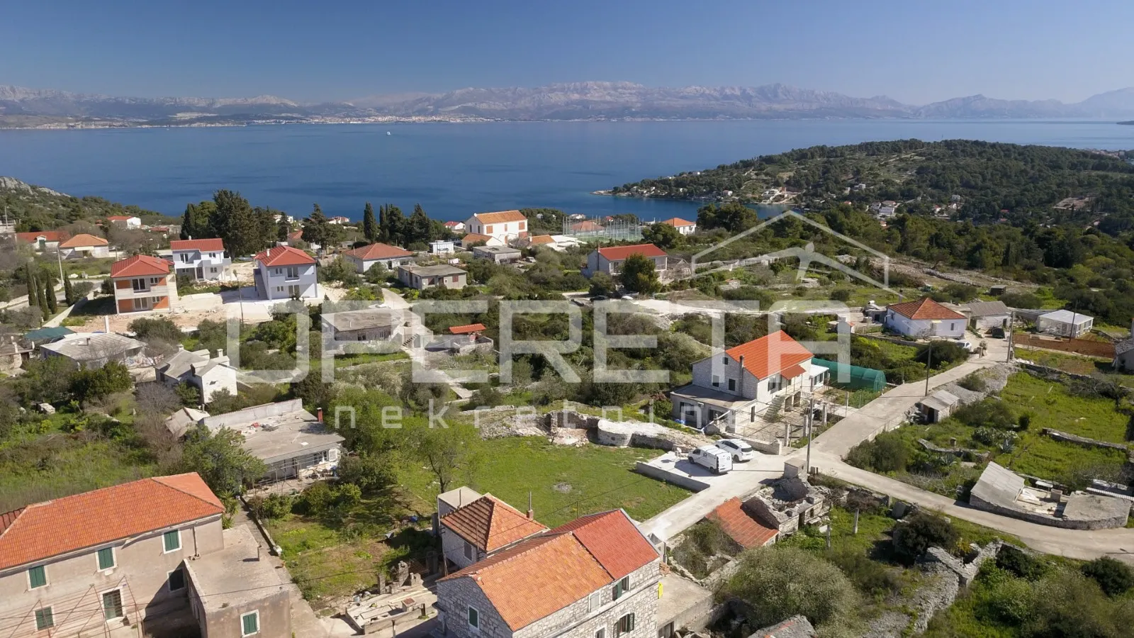 idealna prilika – građevinsko zemljište na šolti s projektom i dozvolom - slika 2