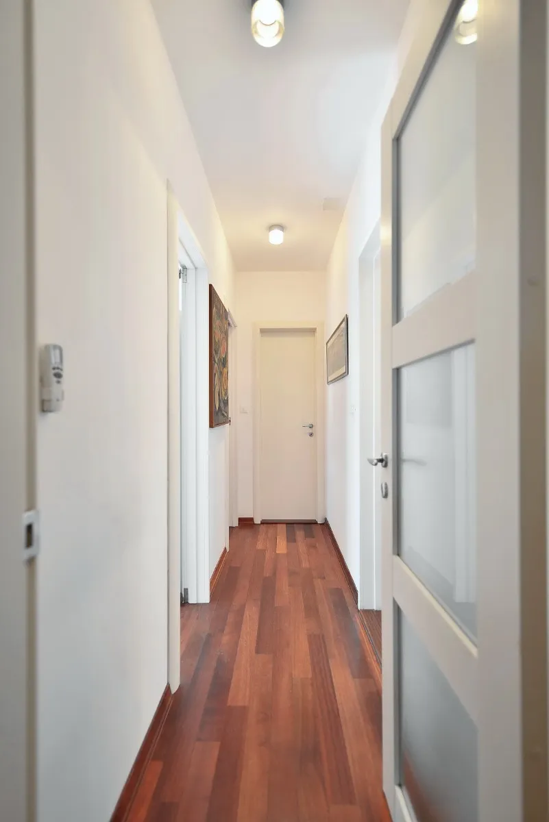 žnjan, moderno uređen trosoban stan 101 m², 2 terase - slika 23