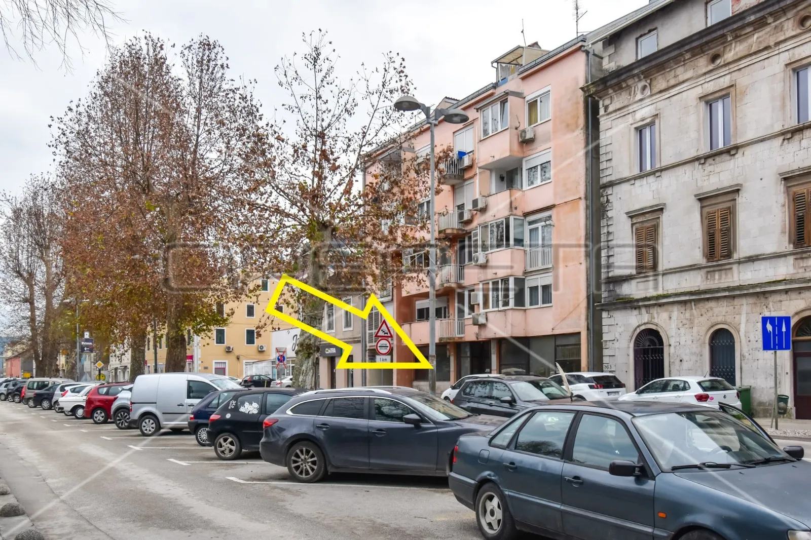 Poslovni prostor s izlogom, 130,20 m2, Metković, centar