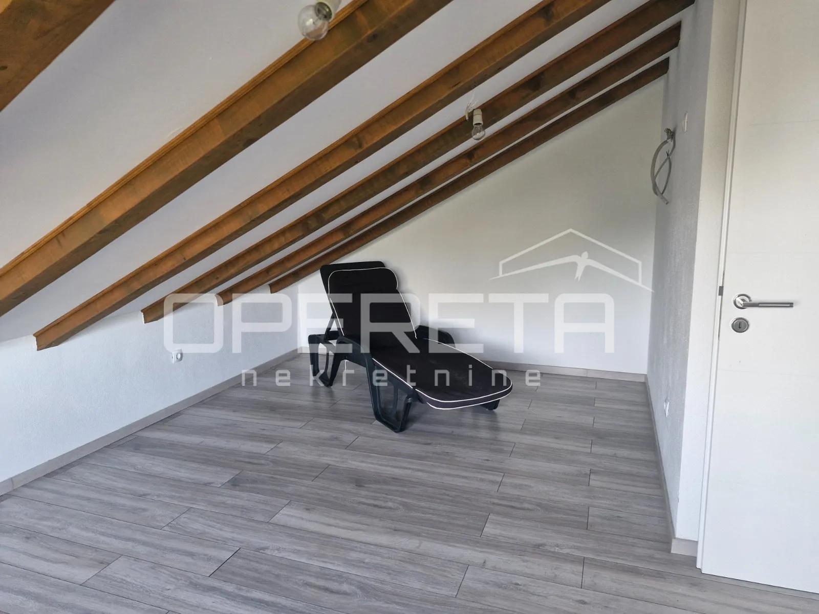 dvoetažni stan s panoramskim pogledom na more – lumbarda, korčula - slika 12
