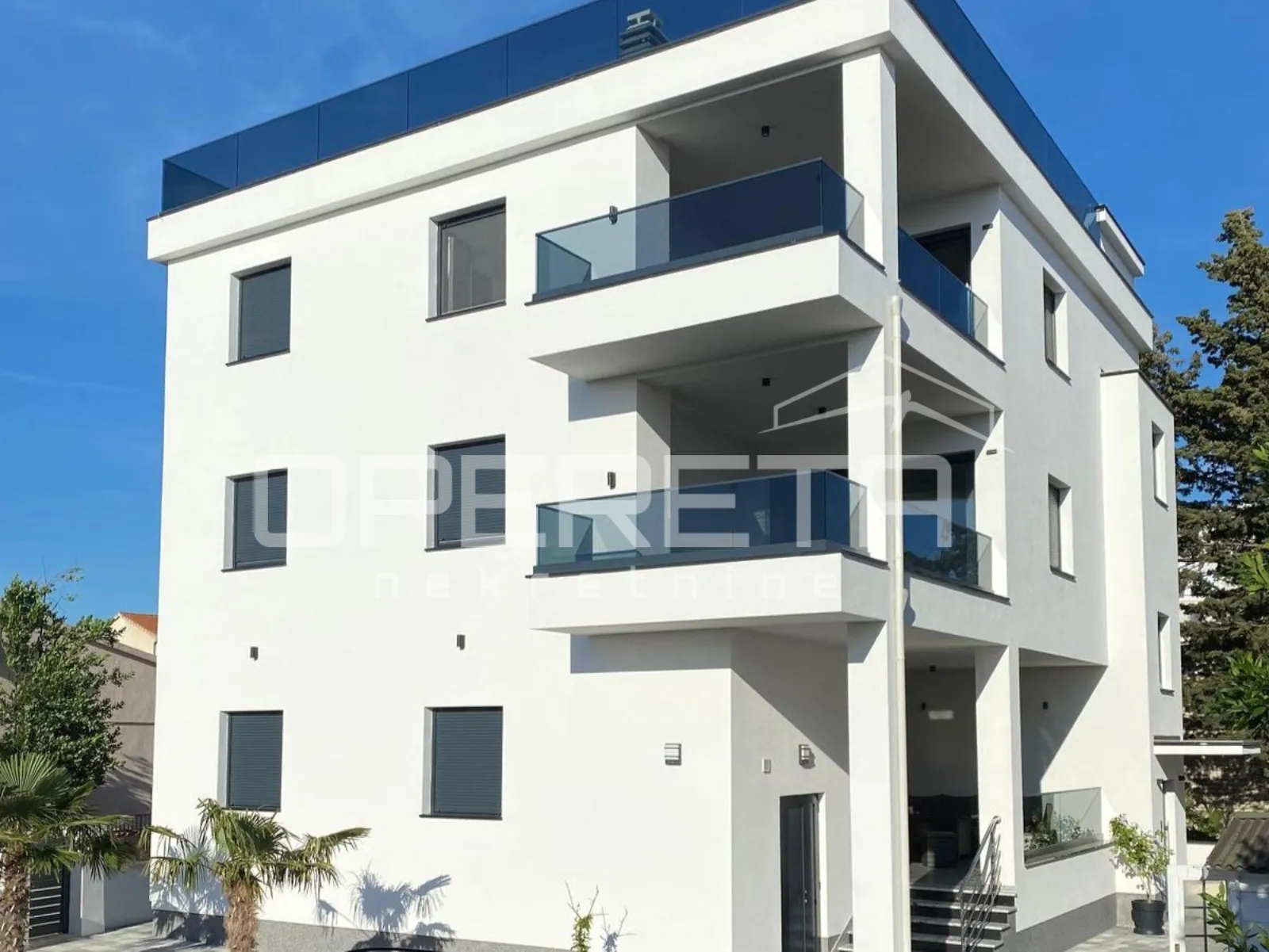 Kuća s 5 apartmana, Vodice- Srima