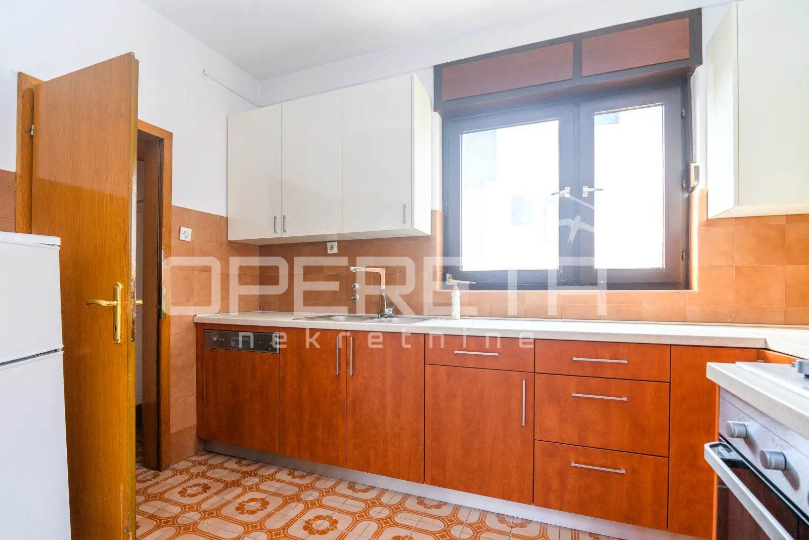 pantovčak - poslovna zgrada ( 529m2) s pomočnim objektom 200m2, najam - slika 20