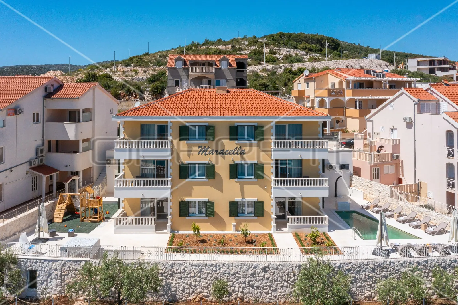 dizajnerska vila 1. red do mora, 407 m2, marina kraj trogira - slika 26