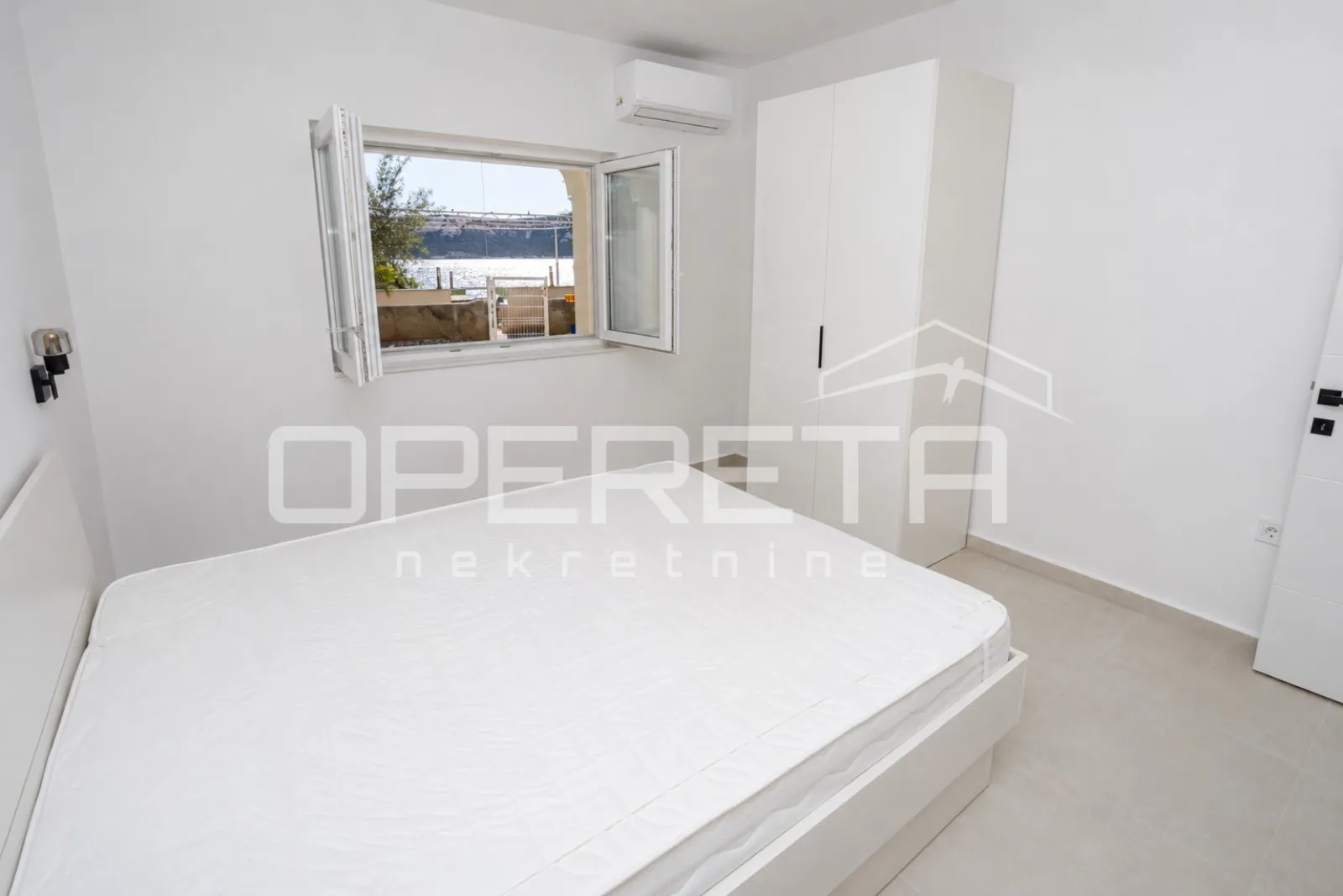 stara novalja - 6 etažiranih apartmana prvi red do mora - slika 12