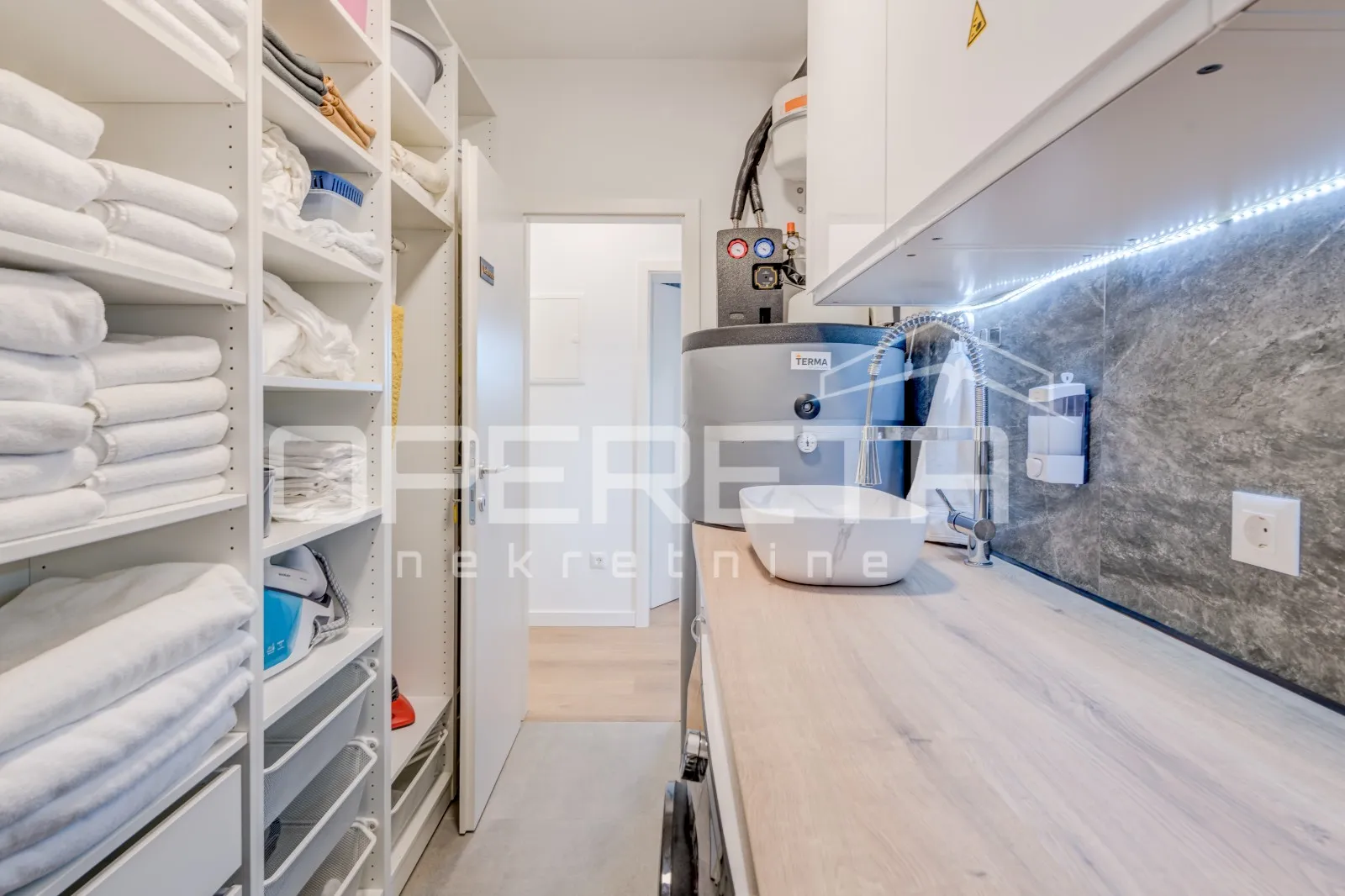 novoizgrađena moderna vila s garažom i bazenom, kaštel novi - slika 17