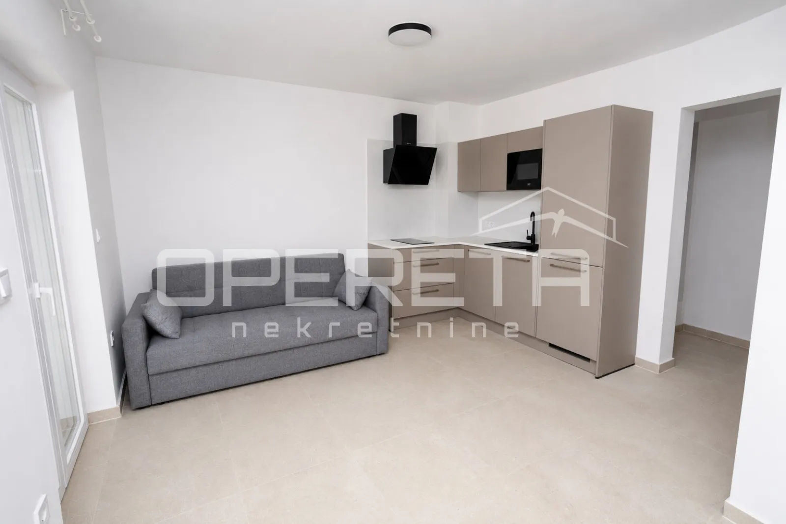 stara novalja - 6 etažiranih apartmana prvi red do mora - slika 10