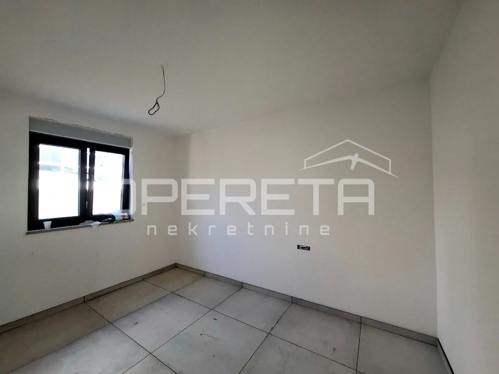 top lokacija u dalmaciji – rogoznica, 70m od mora, useljenje ljeto 2025! - slika 19