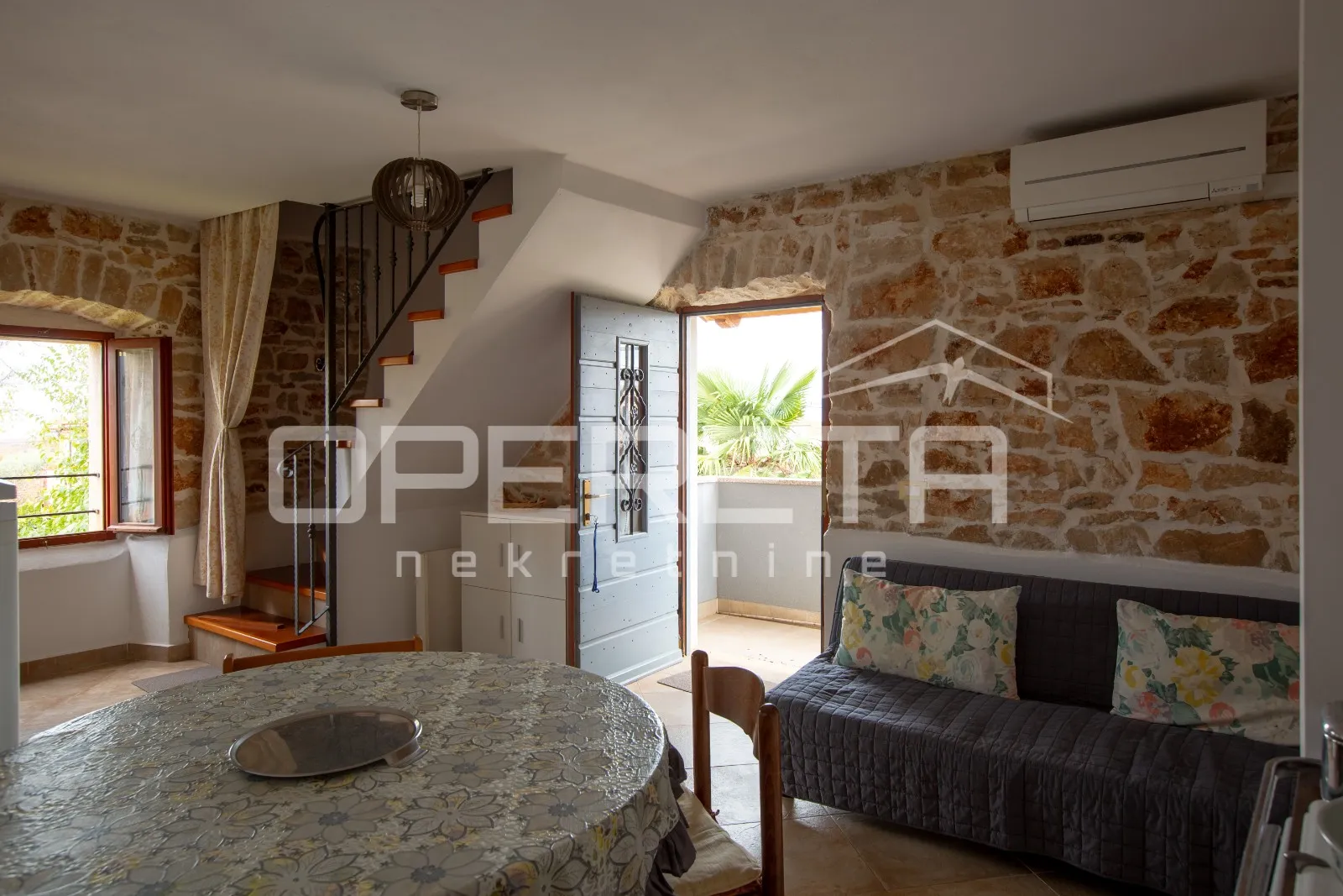 tradicionalna kamena kuća s dva apartmana. - slika 9