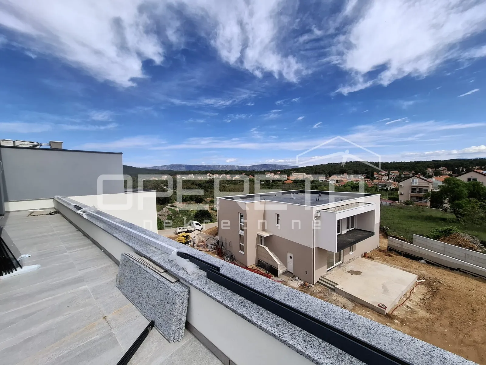 Novogradnja u Vrboskoj (Hvar) – dvoetažni stan na drugom katu s terasom - Vrboska