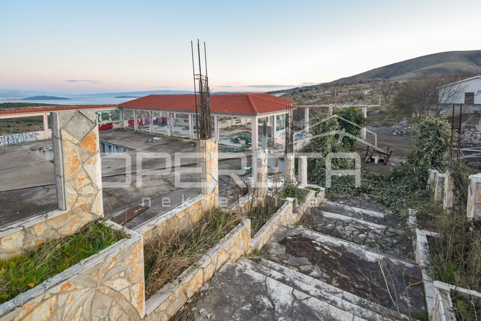 trogir, plano, građevinsko zemljište sa pogledom na zaljev - slika 17