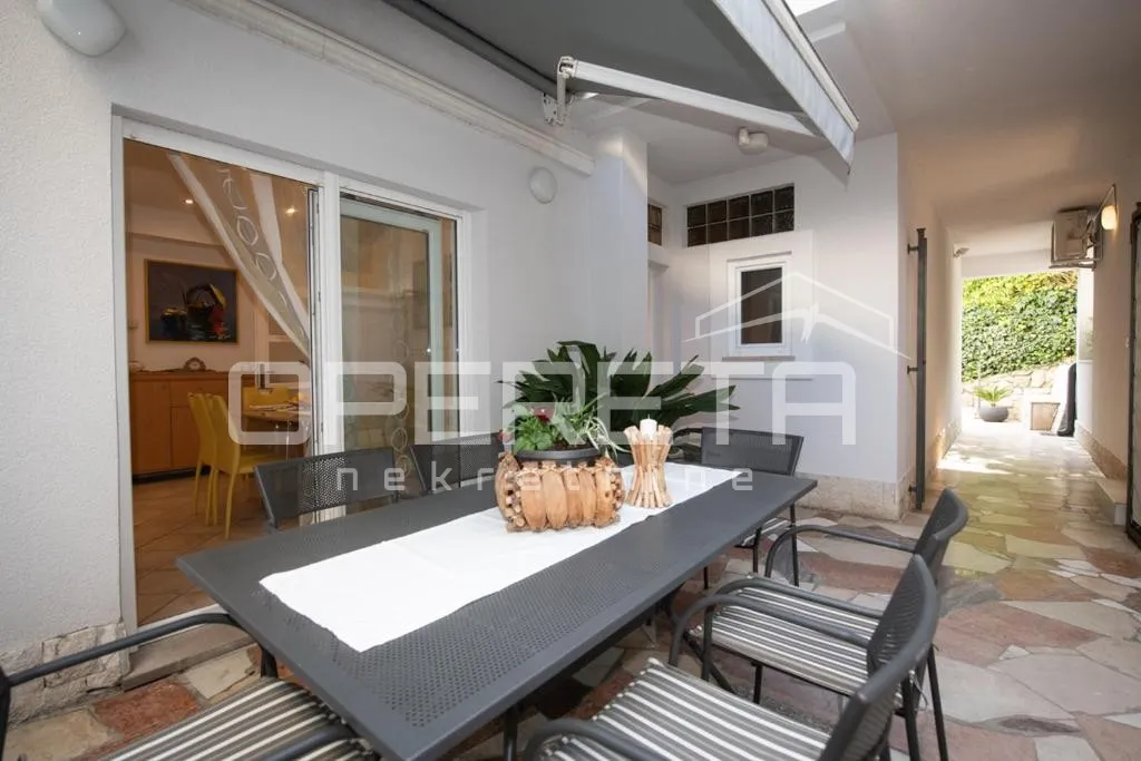 opatija – prostran stan s pogledom na more, 2. red od mora, 140 m² - slika 9