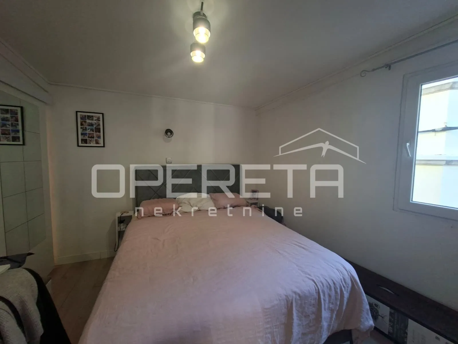 luksuzan stan u centru grada, 2 sobe , balkon - slika 7