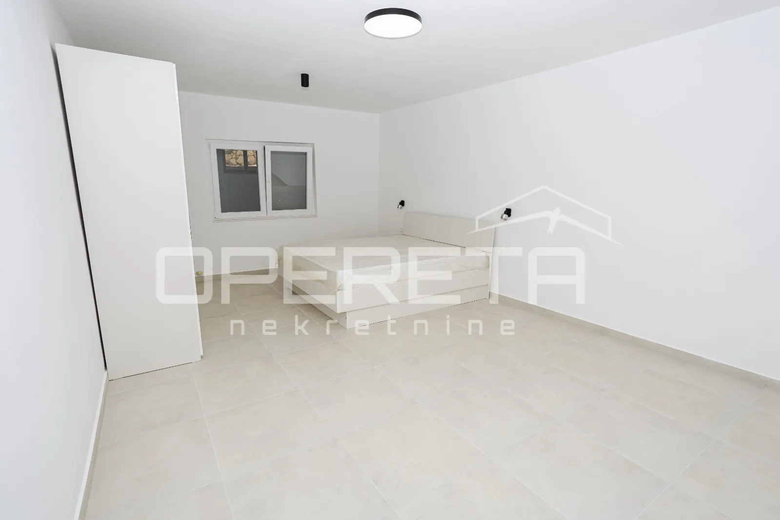 stara novalja - 6 etažiranih apartmana prvi red do mora - slika 25