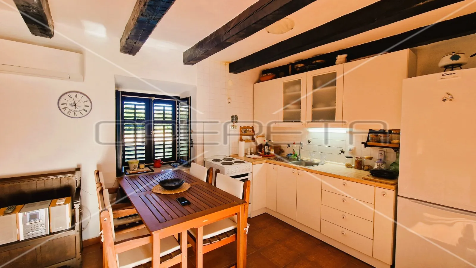 kamena kuća, 2 stambene jedinice, garaža, terasa, dvorište,127 m2, krk - slika 3