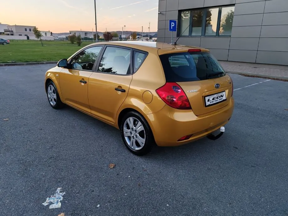 kia ceed (cee'd) 1,6 crdi ,2009g, 173000 km, kartice 24/36 rata - slika 4