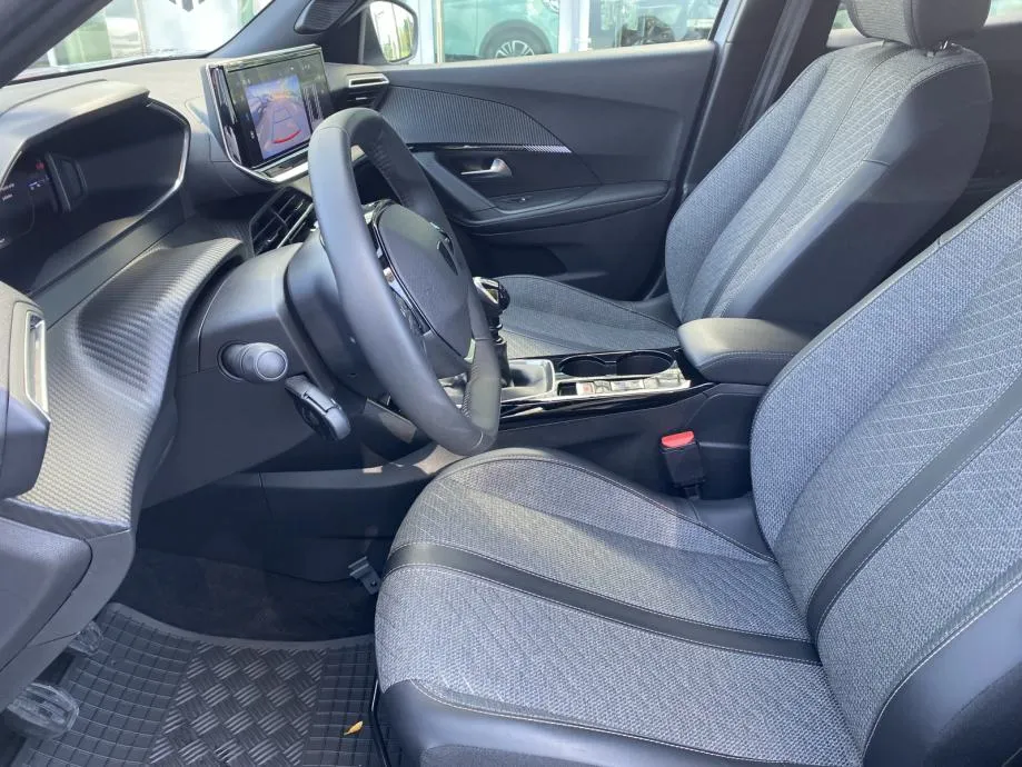 peugeot 2008 allure 1,2 puretech 100 ks - slika 9