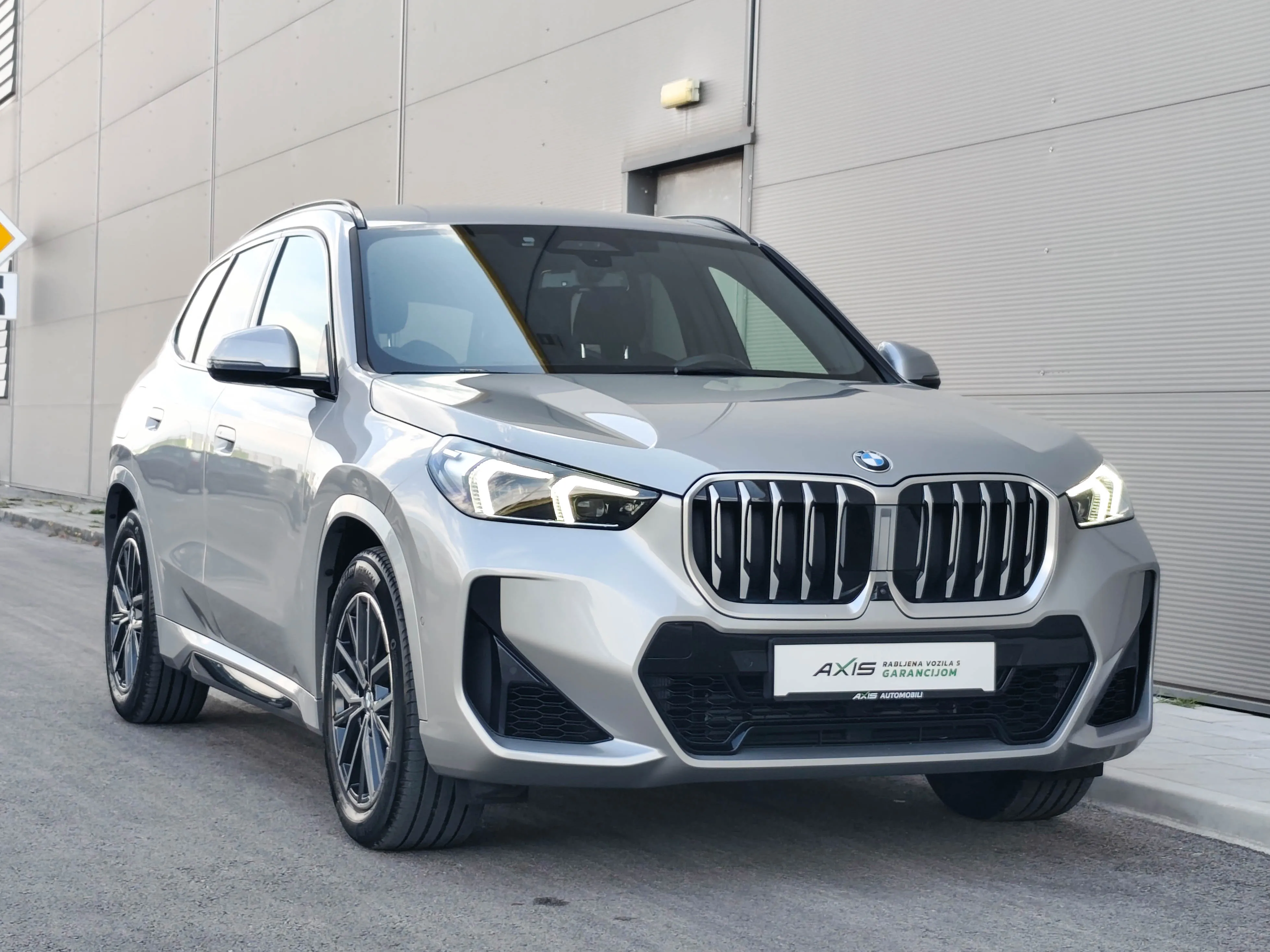 bmw x1 xdrive23i m paket |head up |kuka |18''alu |driving assist pro - slika 15