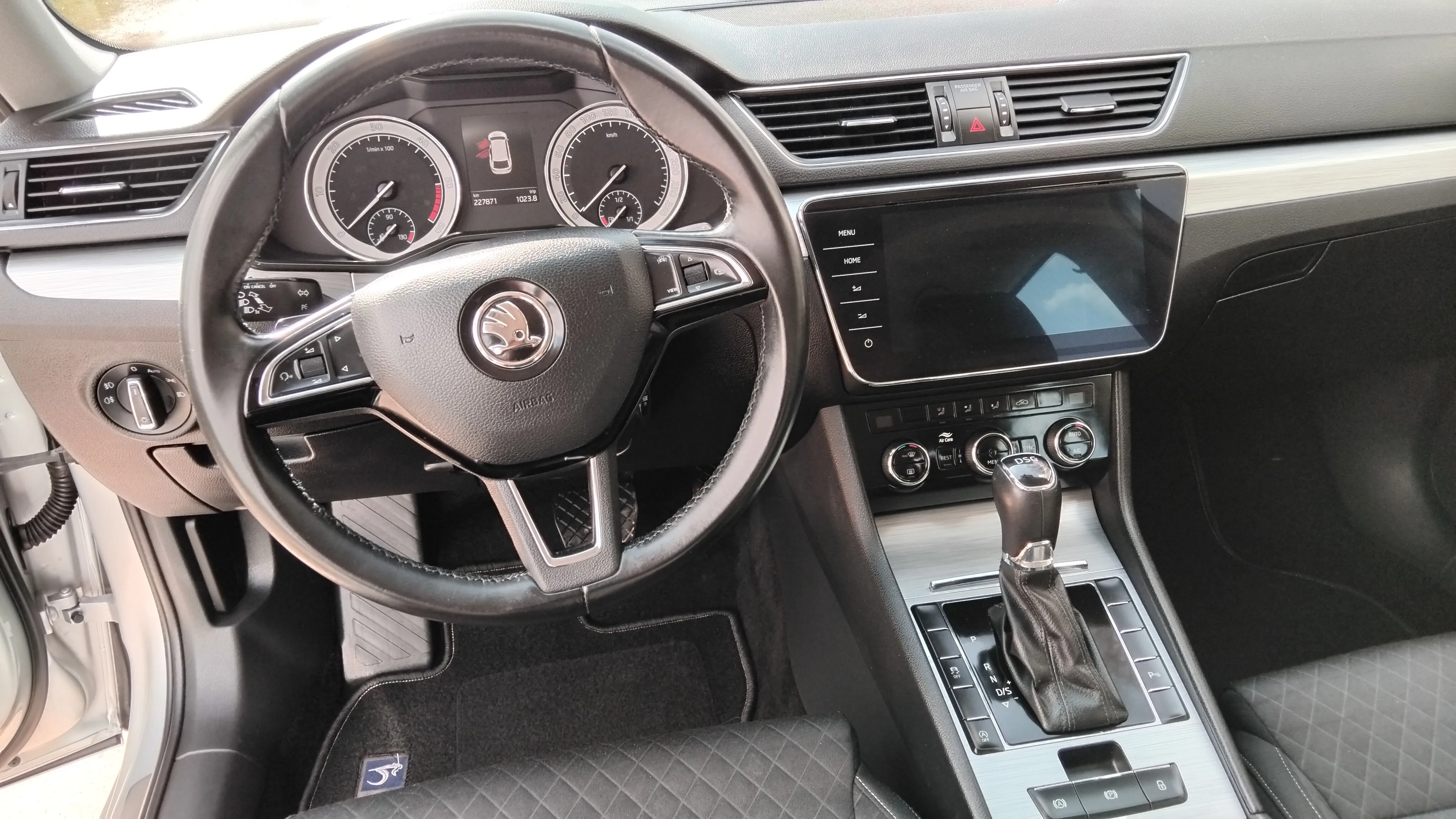škoda superb combi 2,0tdi dsg, 2020god.140kw, 190ks - slika 11