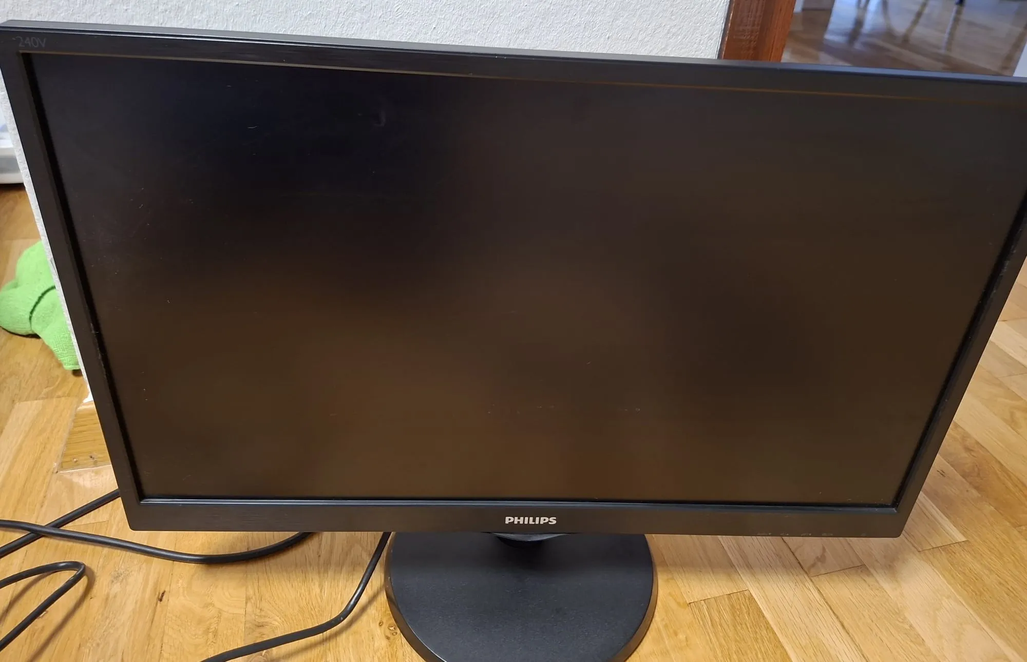 povoljno prodajem monitor philips 240v5q 24" - slika 1