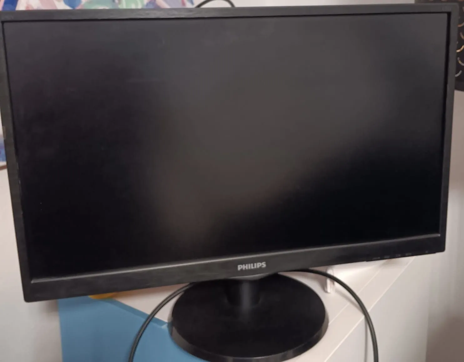 povoljno prodajem monitor philips 240v5q 24" - slika 2