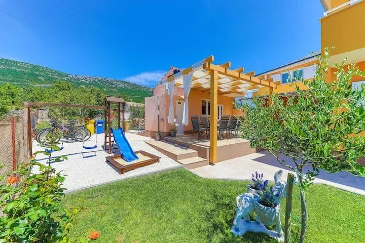 kuća s bazenom kaštel lukšić, 260.00 m2 (prodaja) - slika 8