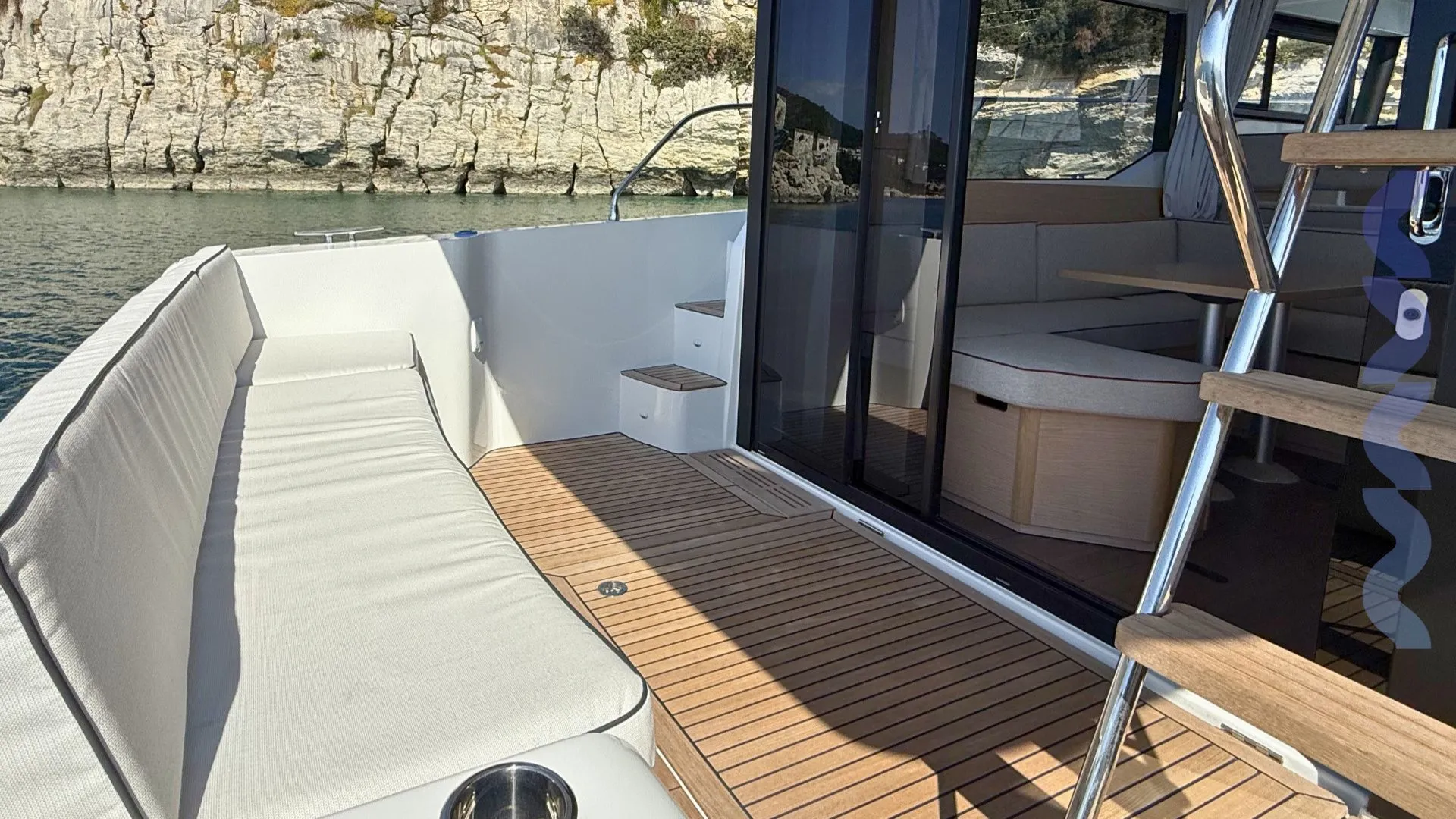 swift trawler 37 - premijera 2026 - slika 5
