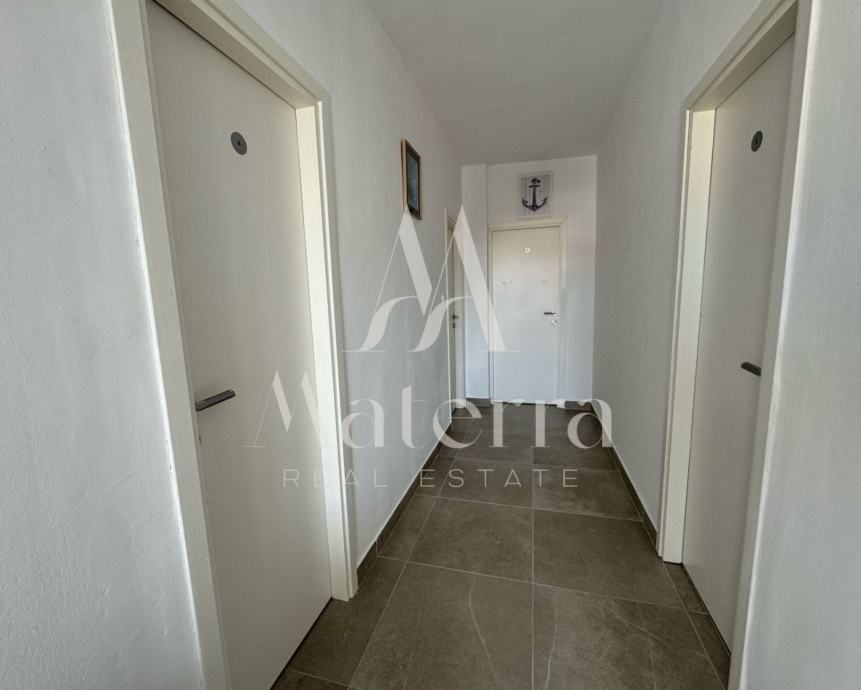 novouređena kuća sa 6 apartmana, plaža 350m (prodaja) - slika 10