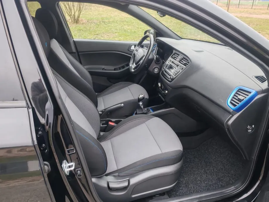 hyundai i20 1,25, 2017g. 137000 km, kartice 24/36 rata - slika 10
